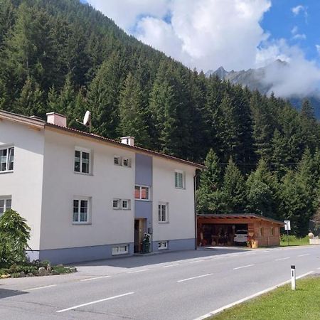 Beim Holzwurm Andy Apartman Sankt Leonhard im Pitztal Kültér fotó