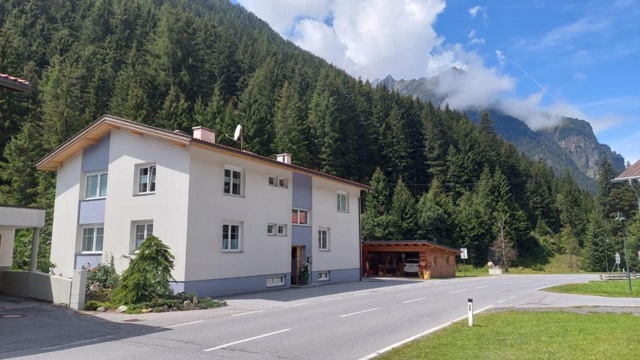 Beim Holzwurm Andy Apartman Sankt Leonhard im Pitztal Kültér fotó